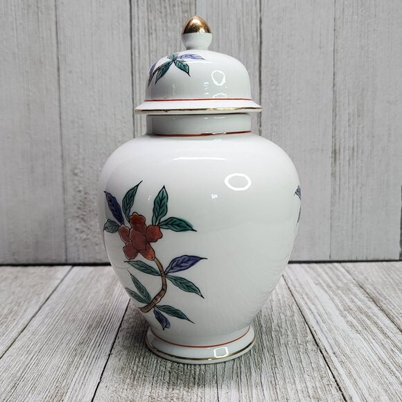 Vintage Japanese Porcelain Ginger Jar Floral Design with Lid 6'' Tall - Picture 3 of 7
